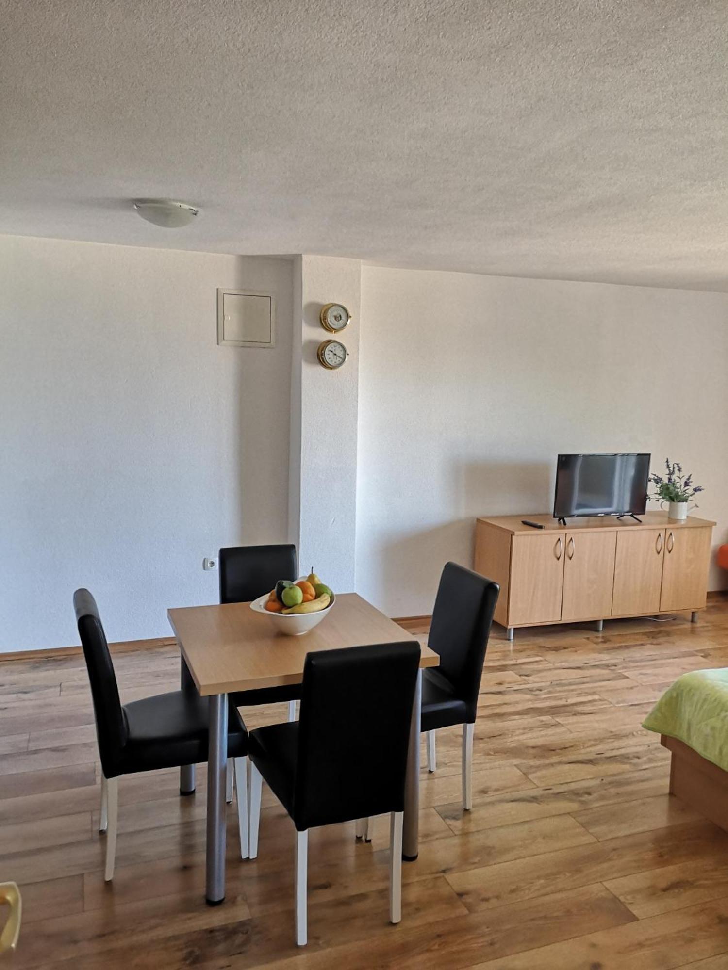 Apartmani Neva マカルスカ エクステリア 写真