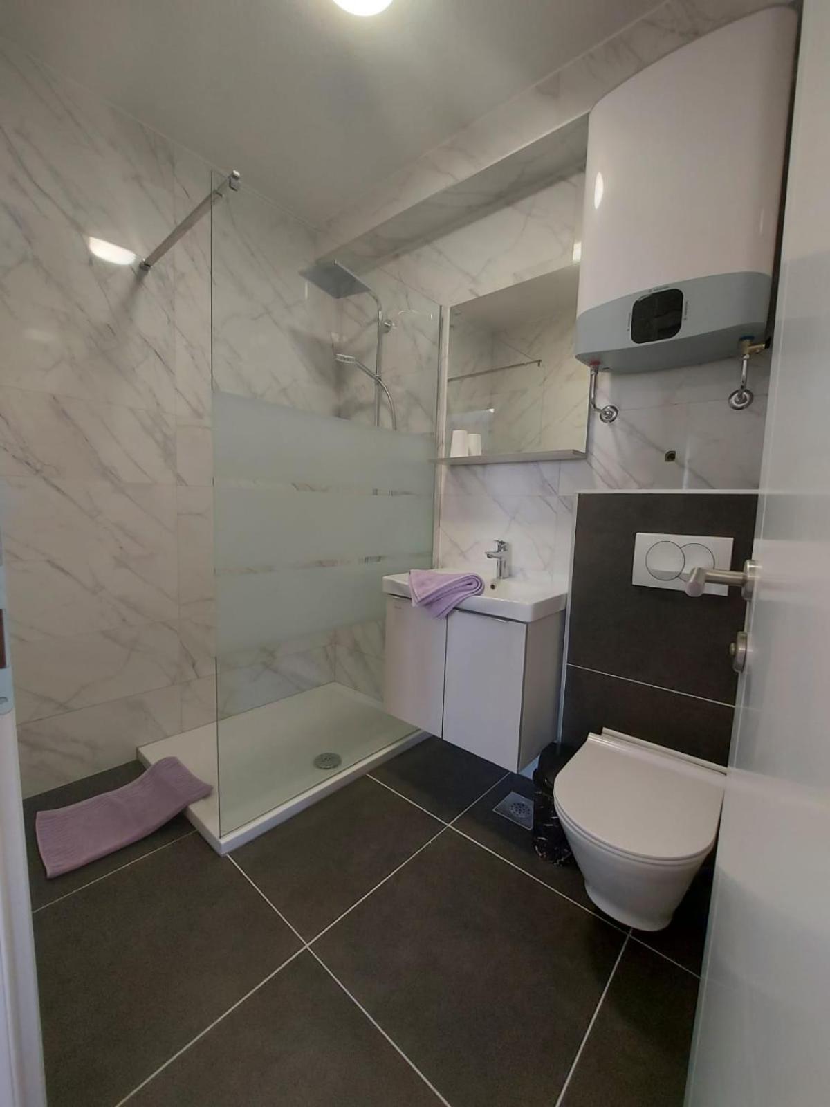 Apartmani Neva マカルスカ エクステリア 写真