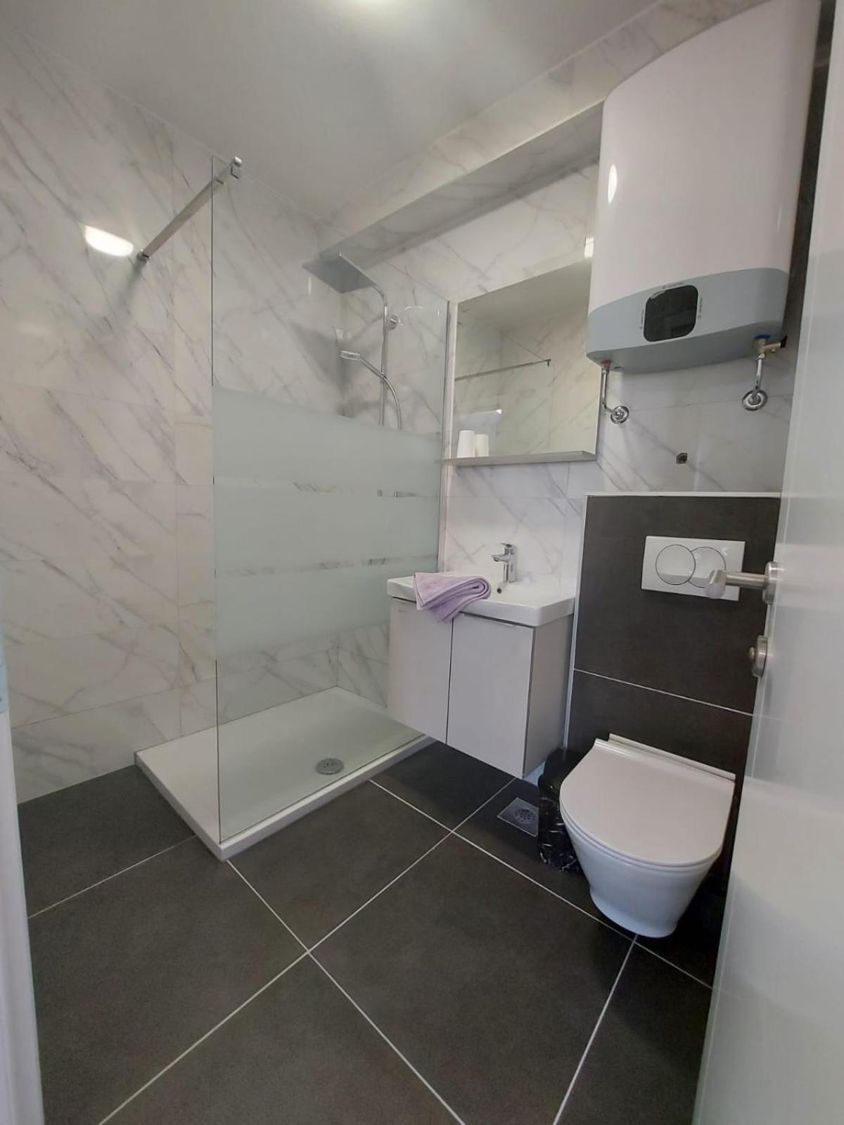 Apartmani Neva マカルスカ エクステリア 写真